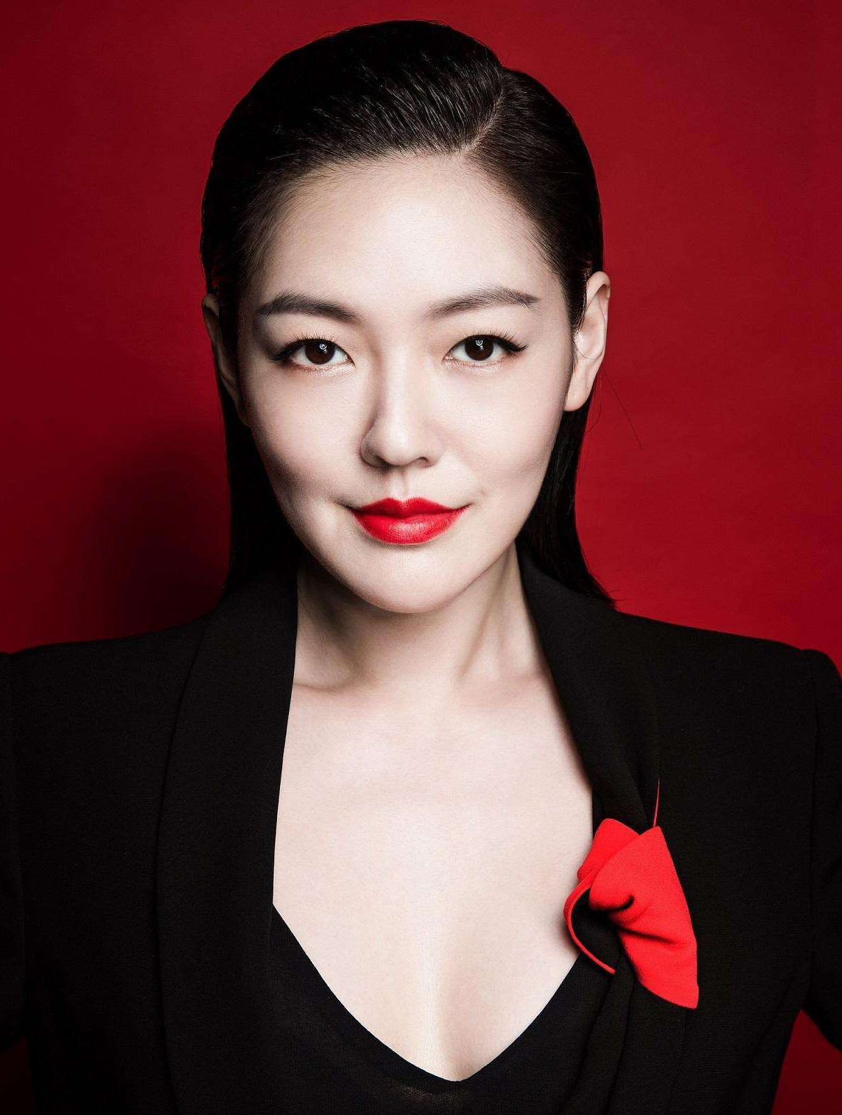 小s请狄莺上节目,奇葩言论引发争议,网友:必须封杀-度小视