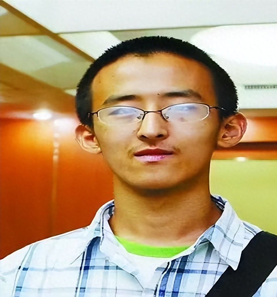 回顾16岁读博士神童张炘炀现状没钱没工作称父母欠他千万房产