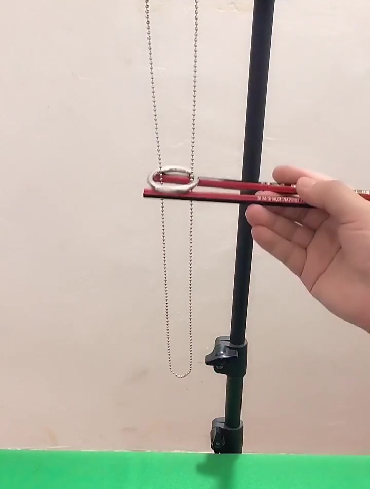 魔术揭秘,阴阳明日环魔术,原理太简单了-度小视