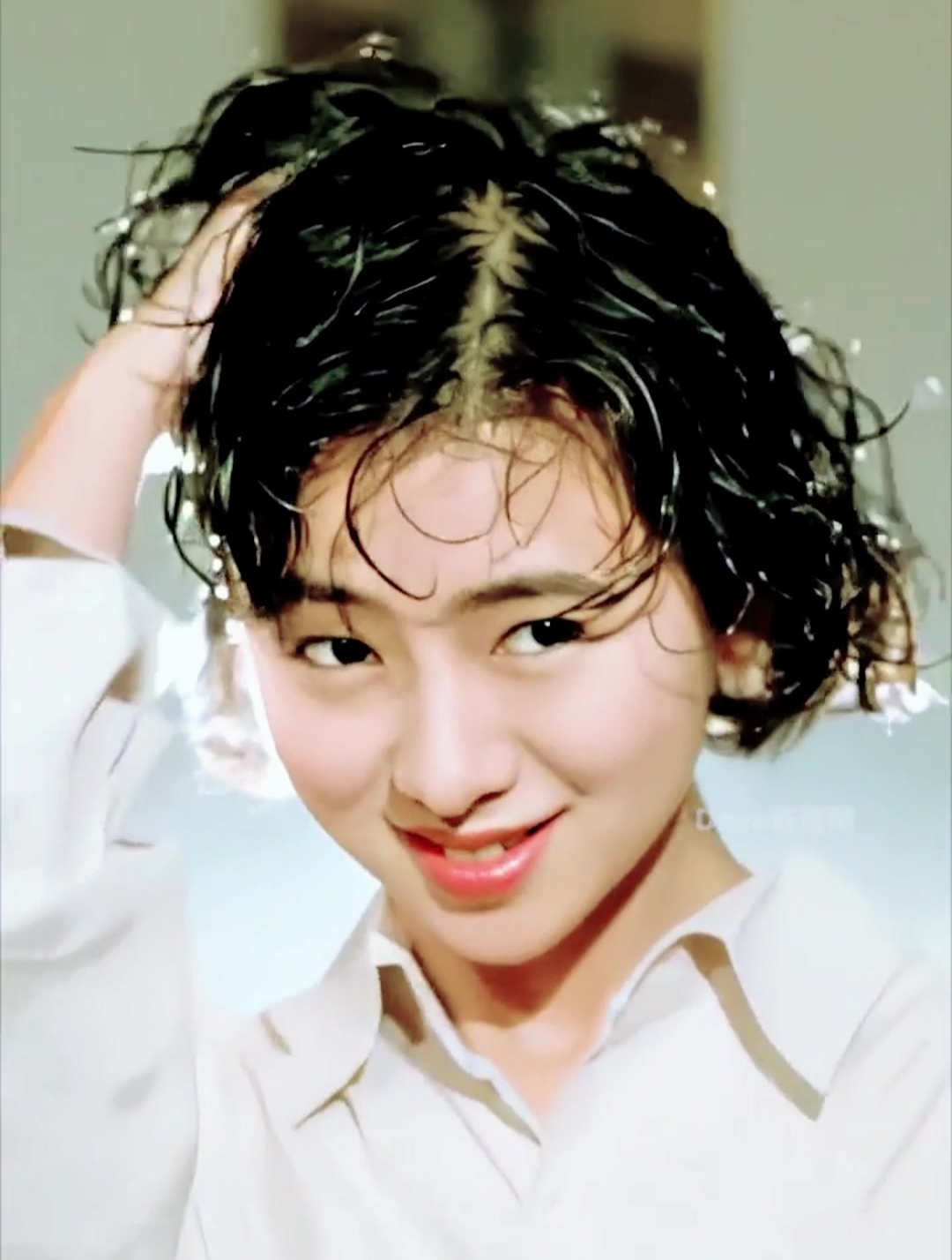 翁虹出道时青涩照曝光,泳装出镜身材火辣,纯天然美女就是不同-度小视