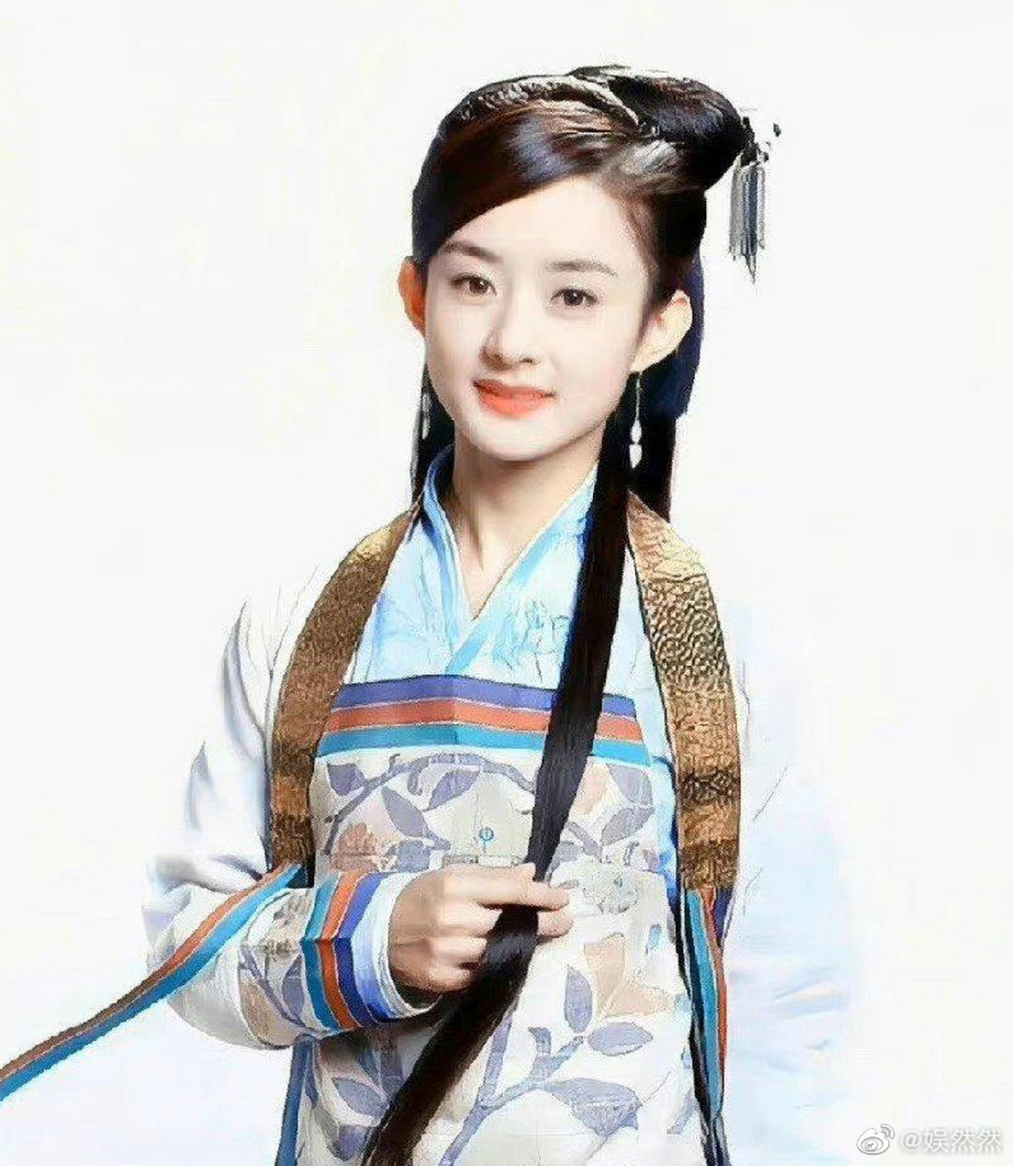 赵丽颖早期穆念慈定妆照,简直就是为古装而生,那时候看起来还有一些