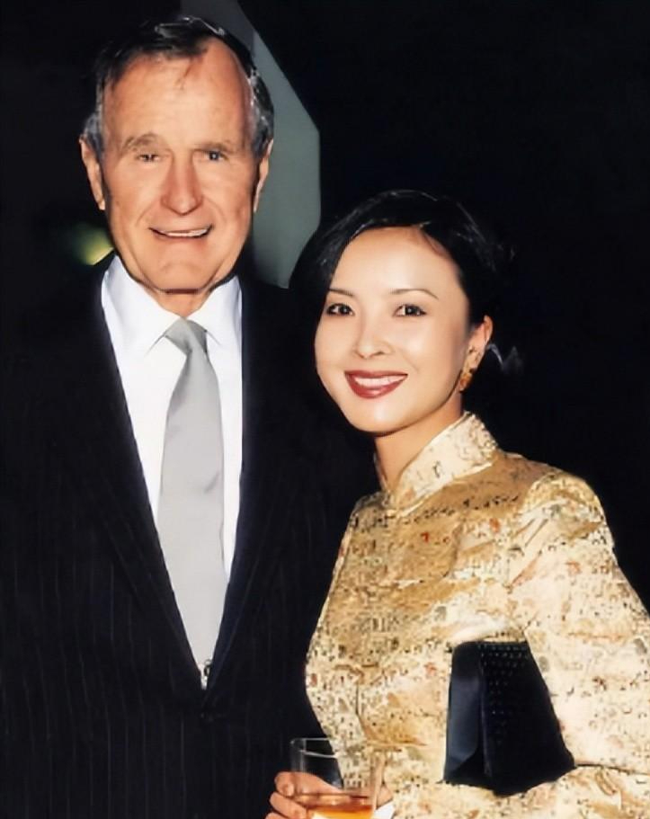 周洁在美国病重花192万包机回国三日后去世一生无儿无女