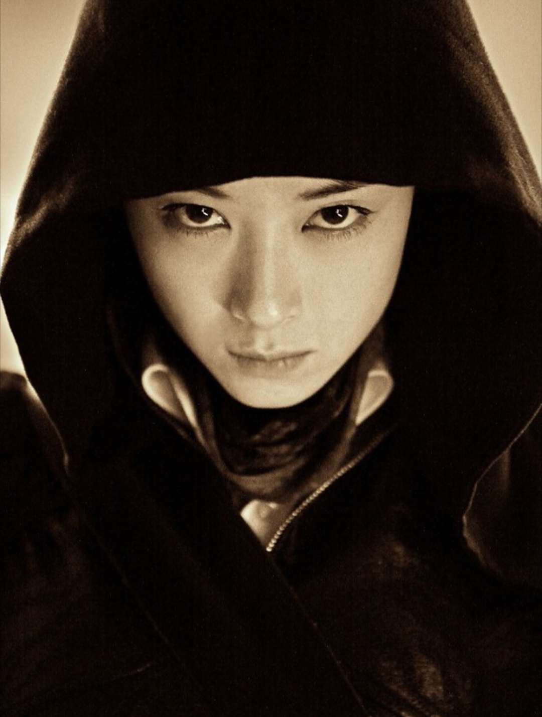 徐一航为了挡屁孩的一刀,被打的身负重伤