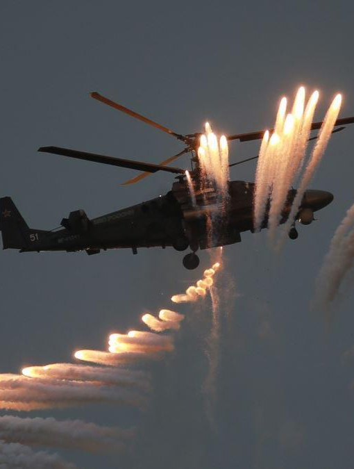 不同国家的干扰弹发射,俄罗斯的震撼,中国的炫酷,美国的高效