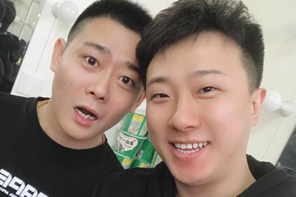 德云社大哥冯照洋凌晨发文,讲述自己的小遗憾,晒剧本被观众调侃
