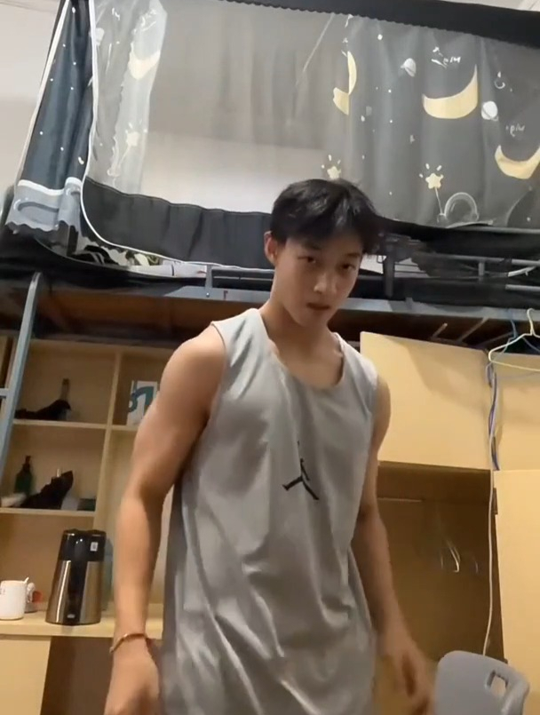 体育生操体育生（体育生体操专业动作） 体育生操体育生（体育生体操专业动作）《体育生体操怎样训练》 体育动态