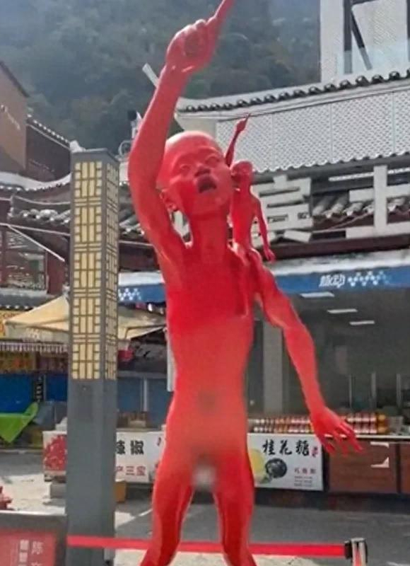 纪实:"毒雕塑""毒建筑"层出不穷,是刻意"丑化"还是传播不良文化?