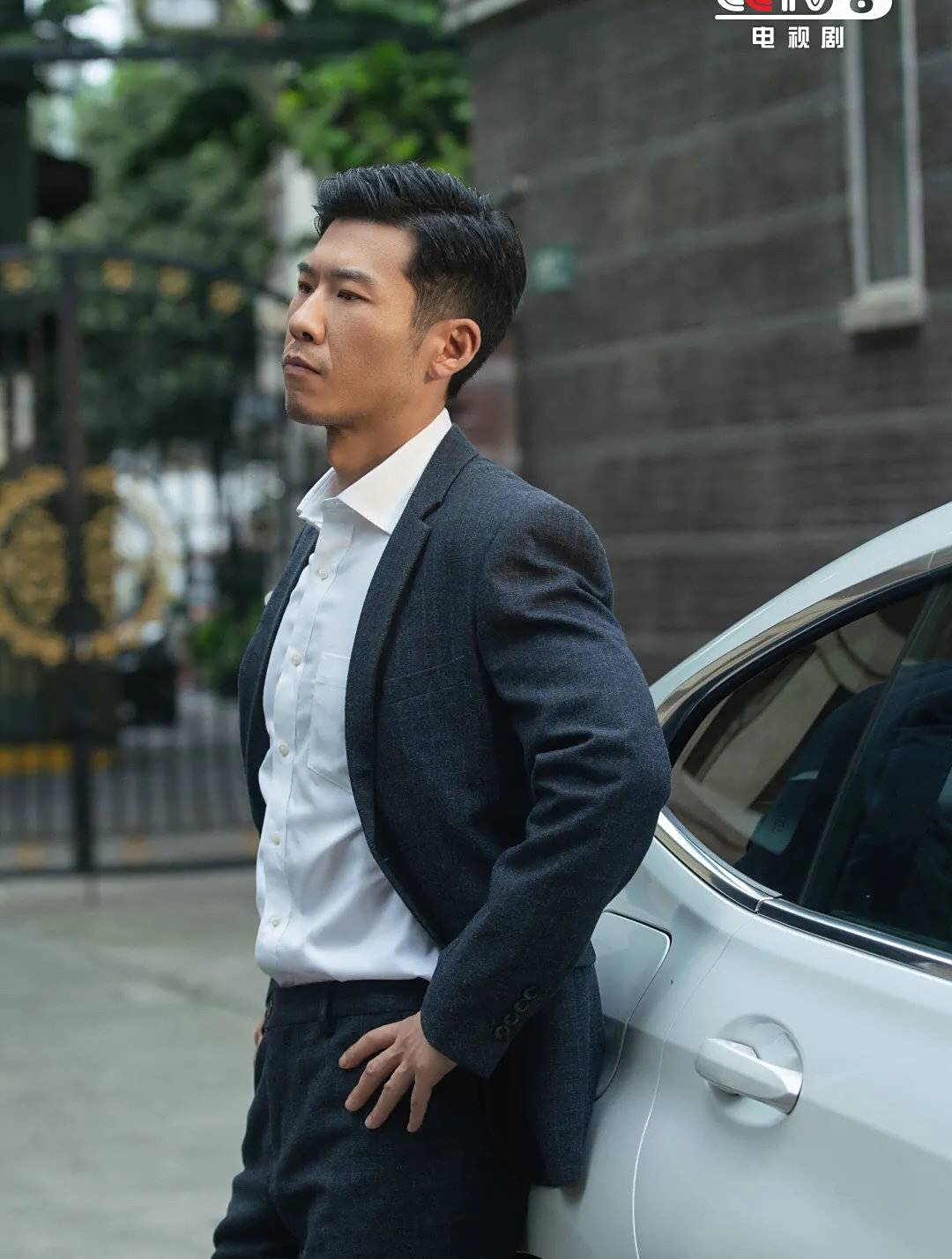 演员王骁,母亲是影后王馥荔,父亲是导演王群,但他走红全靠自己-度小视