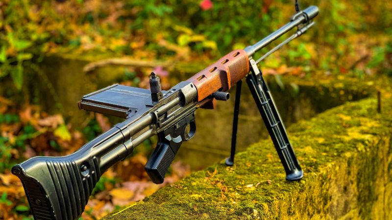 能当机枪使用的装备 德国伞兵的专属武器 FG-42自动步枪,军事,武器装备,好看视频
