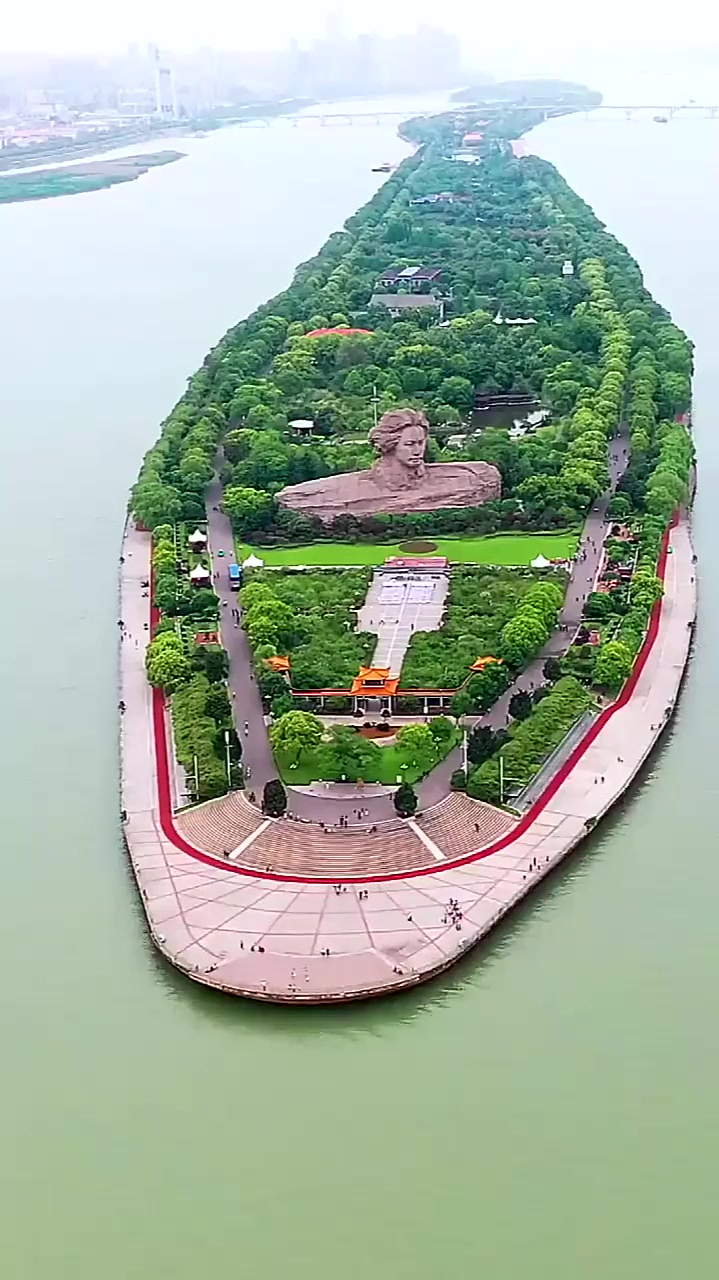 这就是全球最大的"航母",橘子洲头全景!-度小视