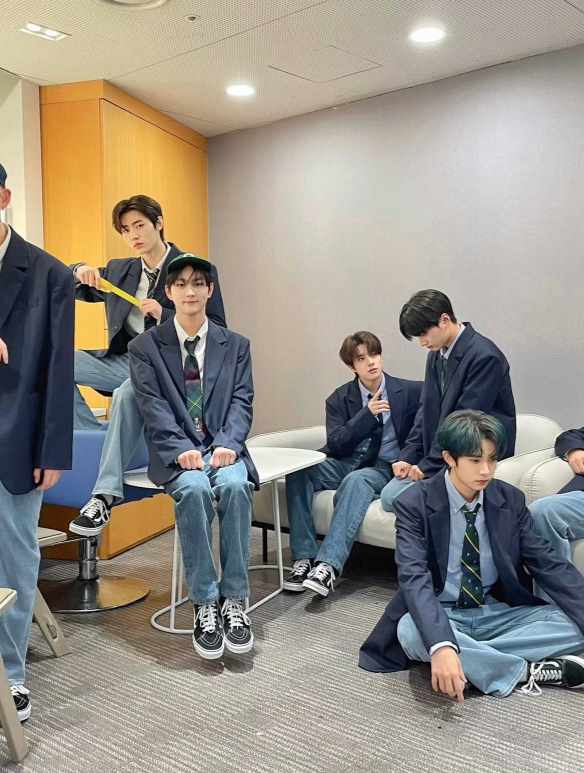 符人的日常:吃饭睡觉逗善禹 enhypen 搞笑 金善禹