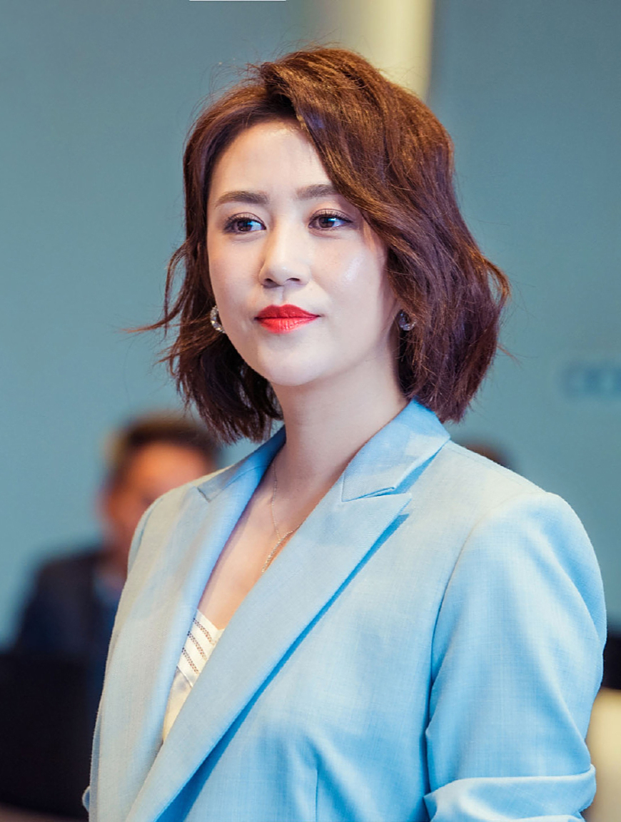 马丽:国内首位双十亿女主,获金鹰最佳女配角,老友何炅喜极而泣-度小视