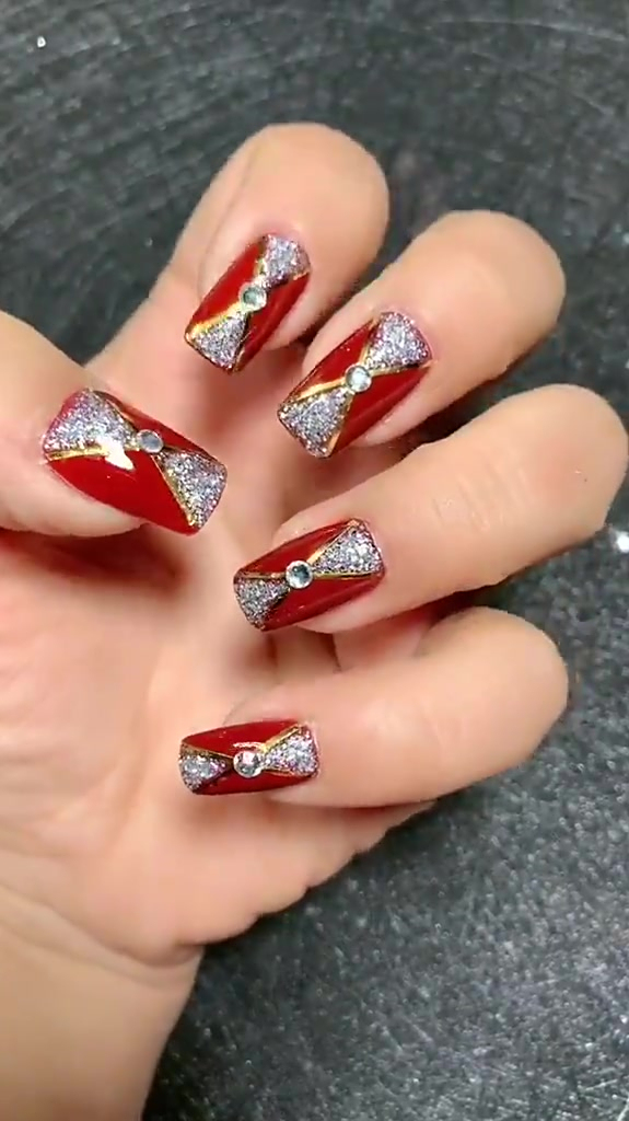 酒红金线美甲教程今日份酒红金线美甲分享