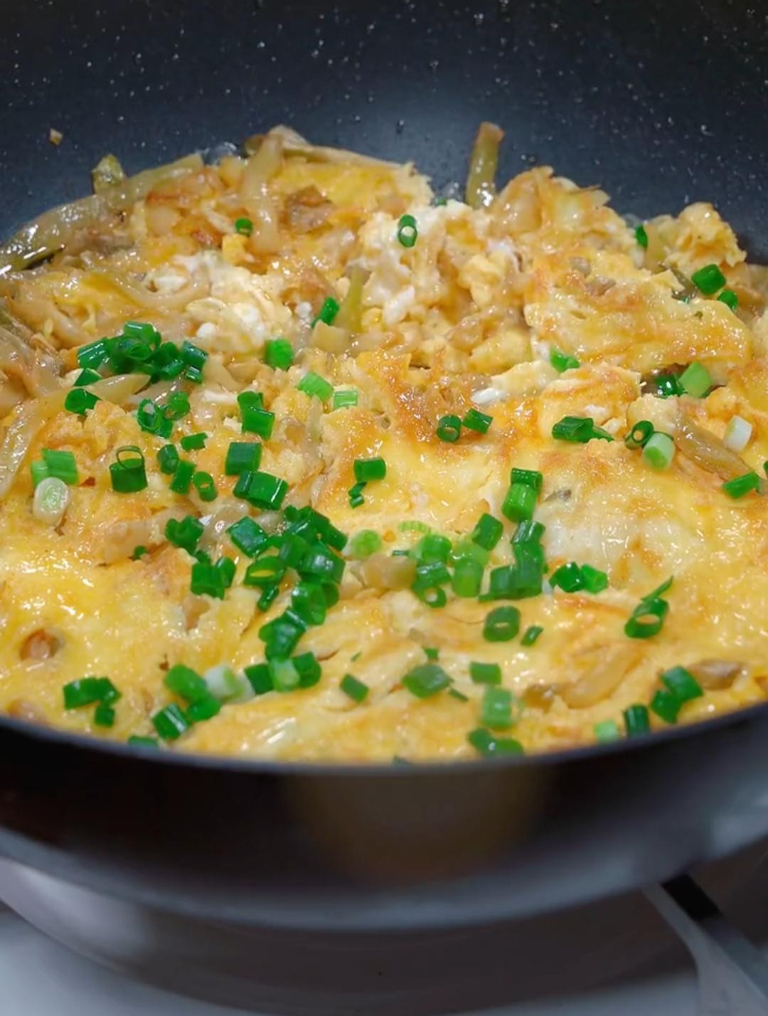 这个榨菜煎鸡蛋,好吃又下饭