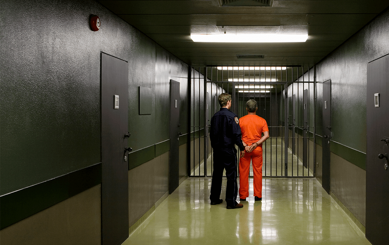 被判无期的人每天在监狱里干些什么说出来你或许不信