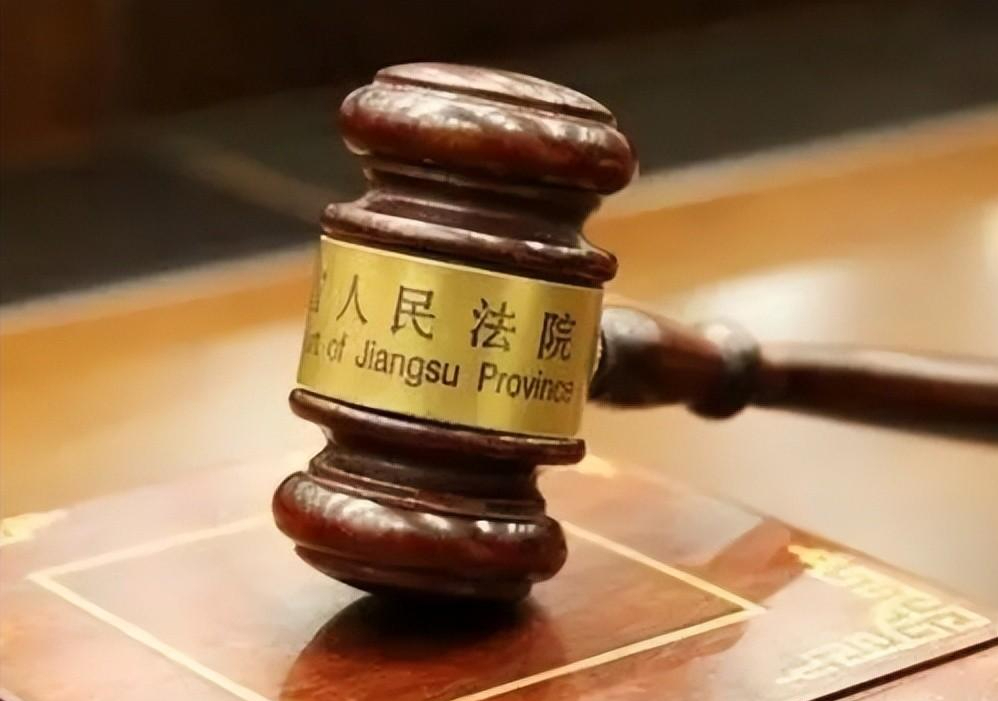 回顾一警察奸杀22岁女孩时隔6年落入法网却只被判无期徒刑