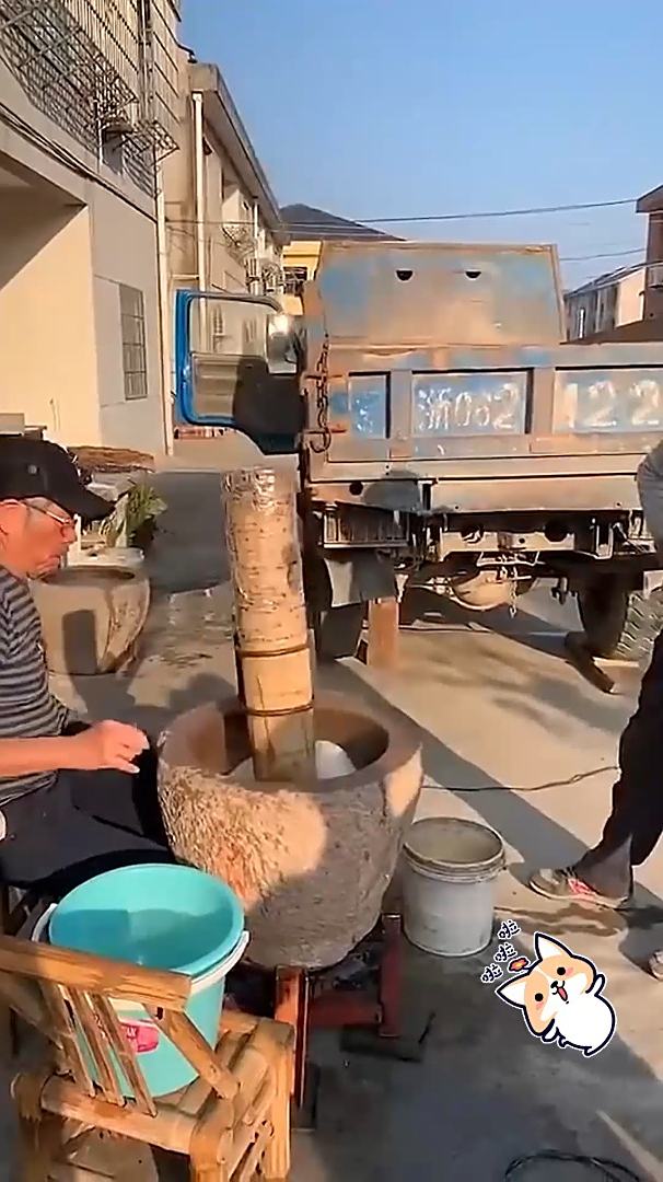 大爷发明的这项自动打糕机,曾经有厂家850万买他专利都不卖!