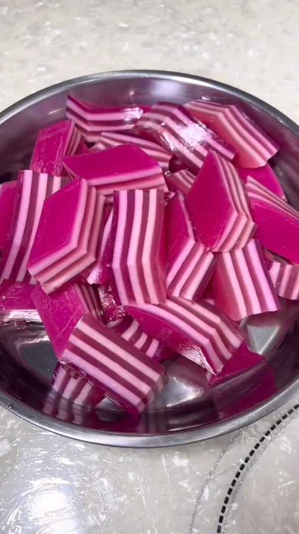 不用称也可以做出好看又好吃的火龙果,千层马蹄糕,按照比例来!