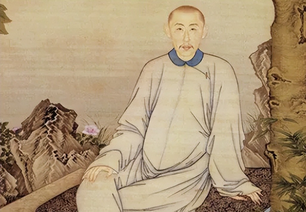 按照清朝宗室族谱取名为弘曕,作为雍正帝最小的儿子弘曕自幼备受宠爱.