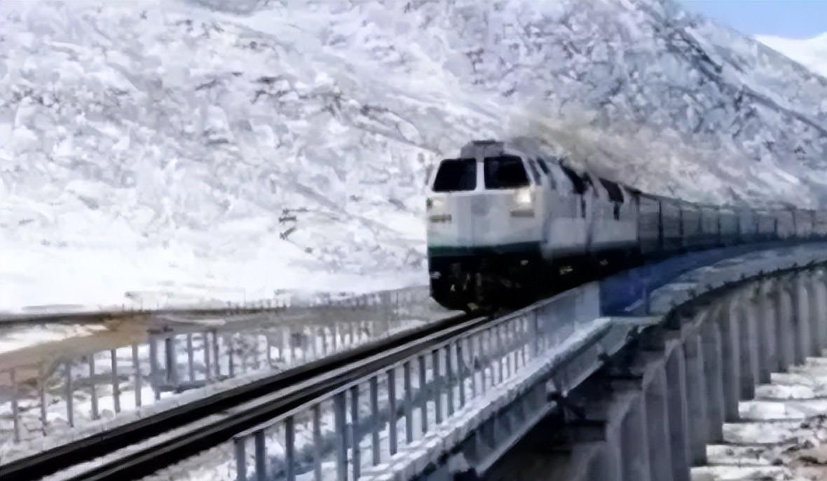 印度凿穿喜马拉雅山,建亚洲最长双向隧道,14公里修5年只完成40%