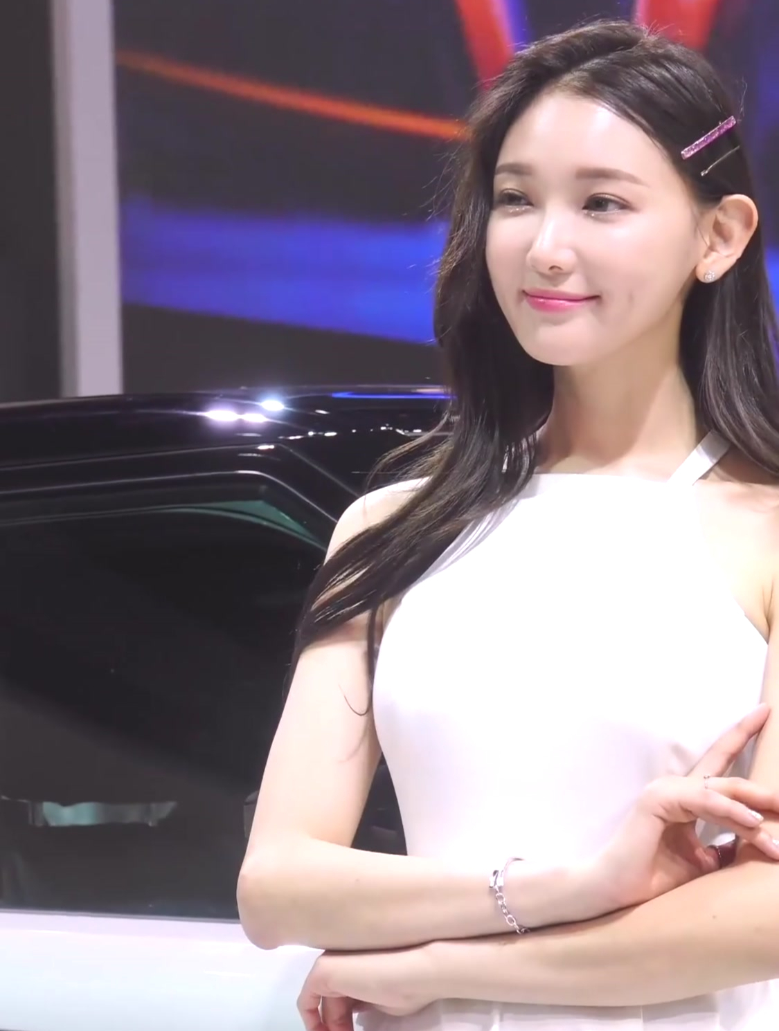 模特文佳景车展秀第三十一弹,颜值与身材都令人难忘,让人心动-度小视