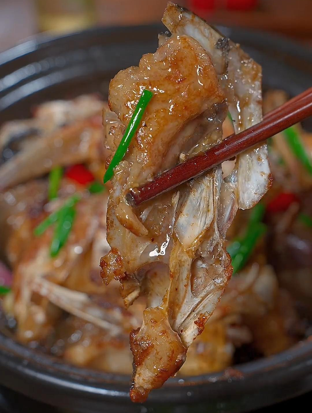 这样做的砂锅鱼头煲鲜香入味