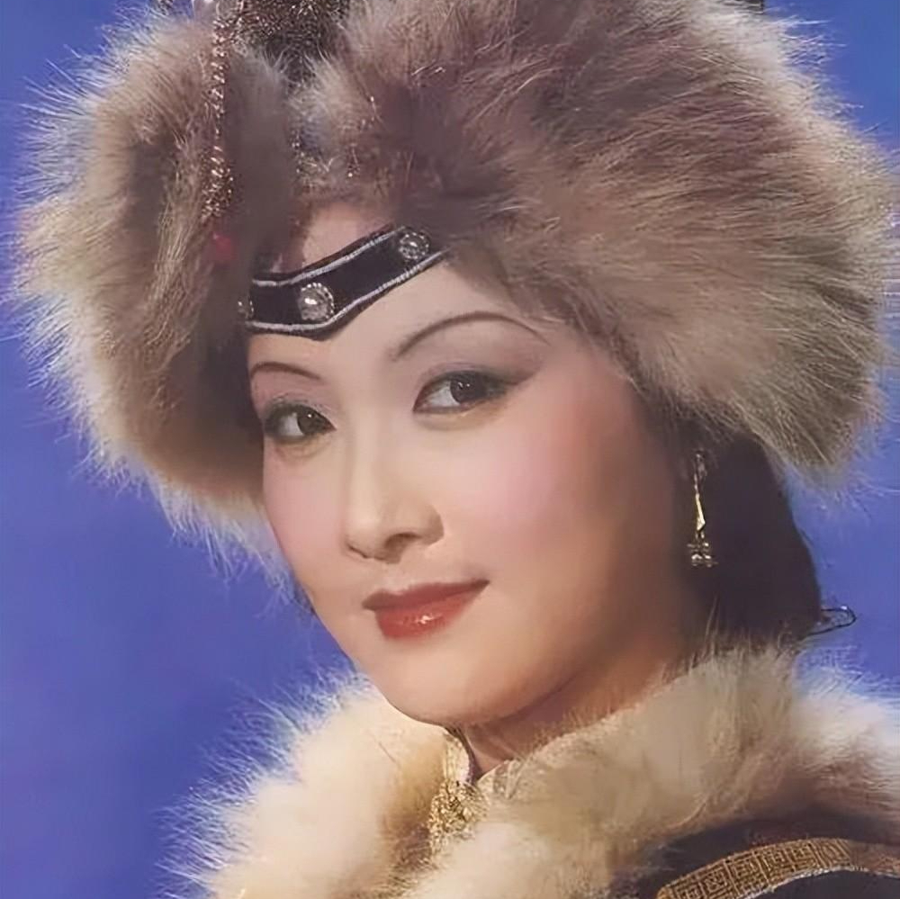 陈晓旭算不算顶级大美人?看看她和张莉,邓婕的合照就有答案了