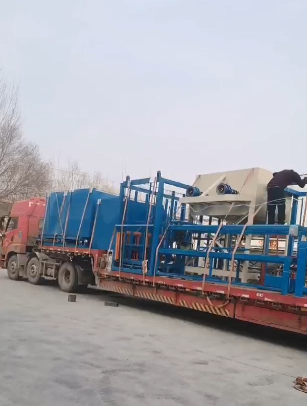 宁津县鑫环免拆一体板设备现场装车视频