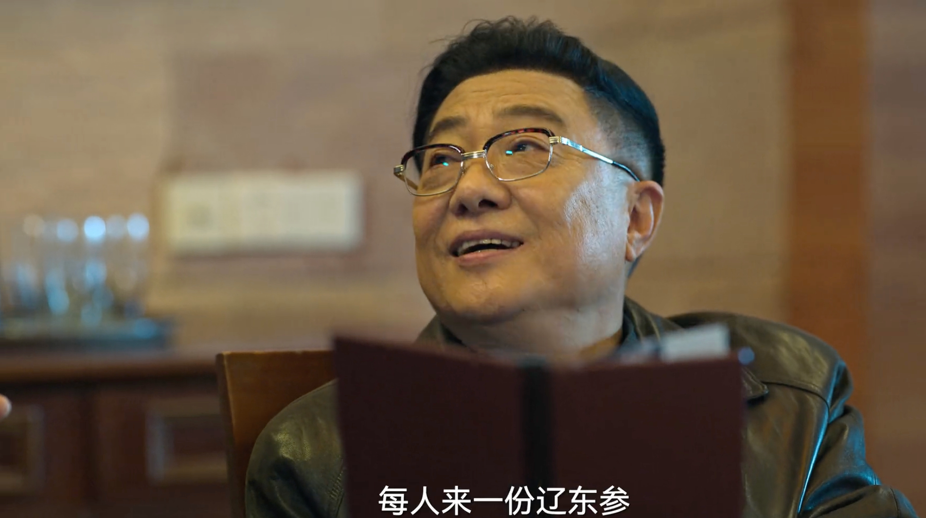 二刷《狂飙》才懂:"陪酒女"的质量,决定王秘书与龚开疆的差距