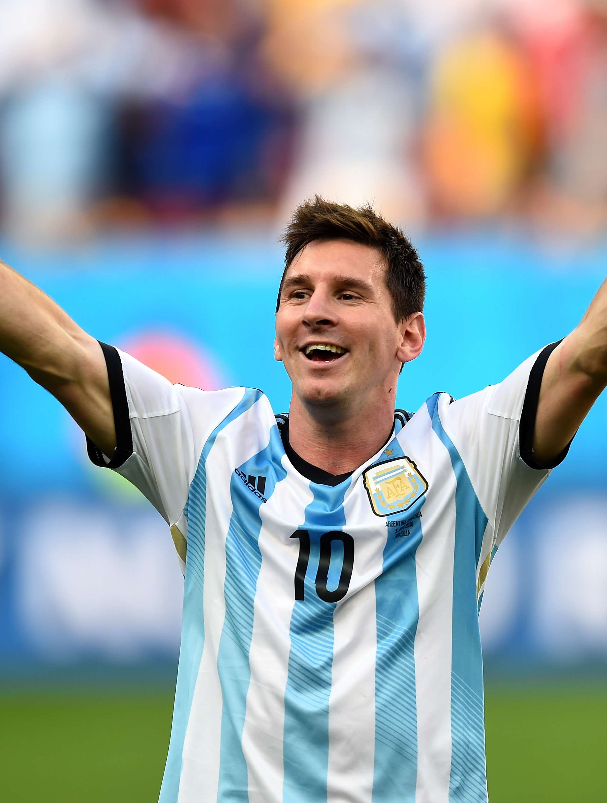 梅西:上交收入6亿给妻子豪掷3.6亿买城堡,为何对妻子如此痴情5-度小视