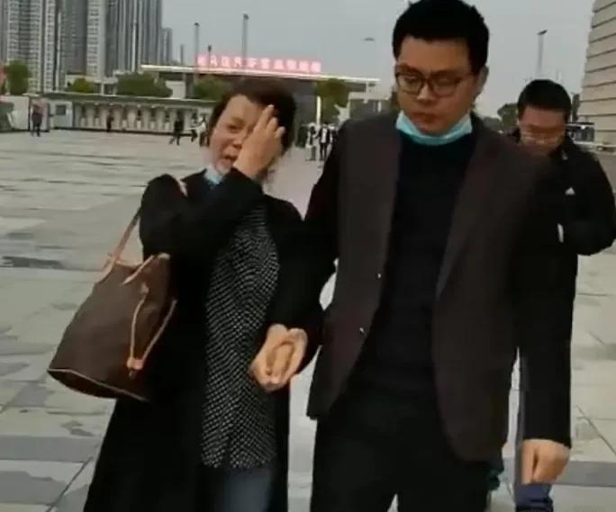 新闻周刊错换人生视频(2022新闻周刊最新一期)