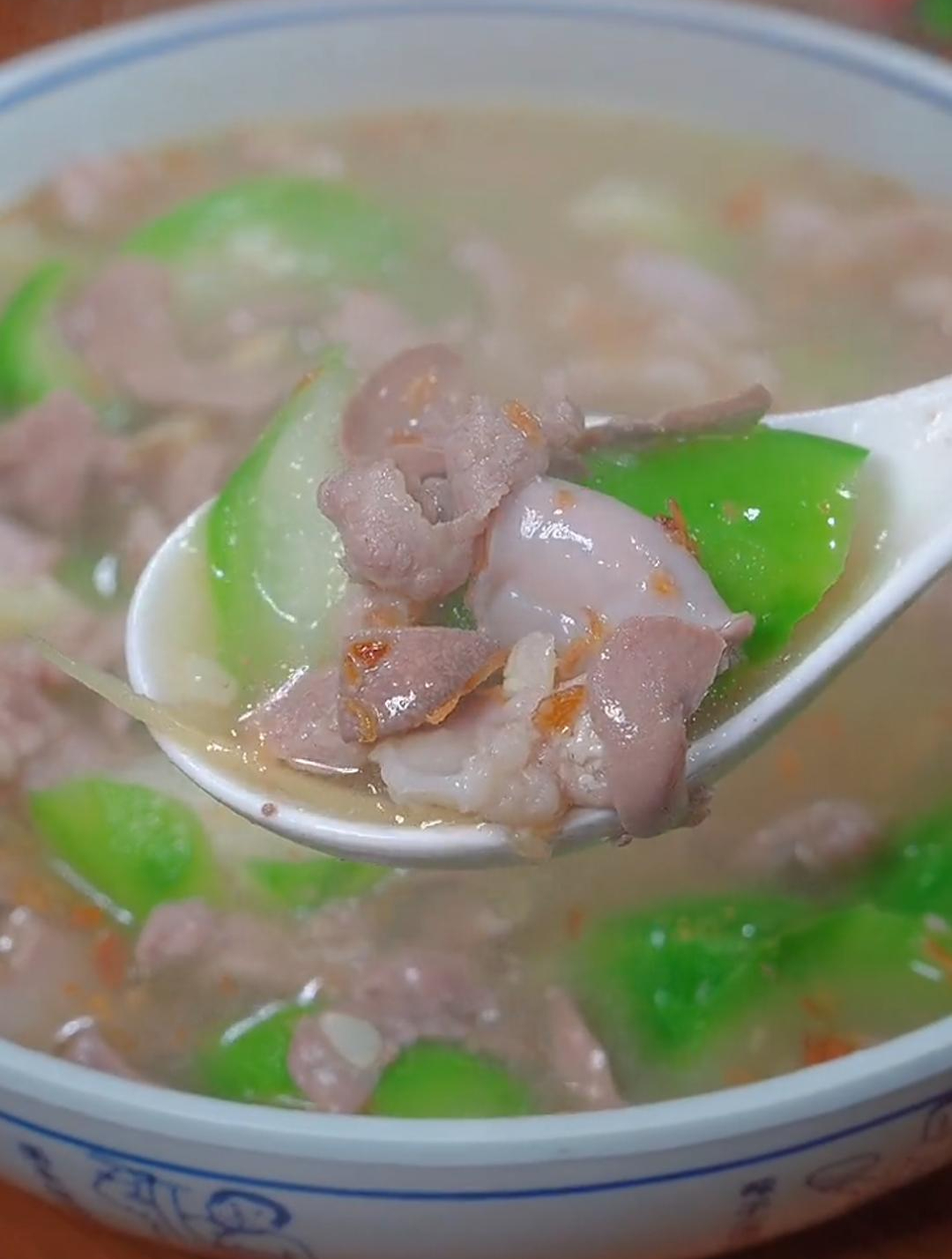 夏季多喝汤,一年四季都安康,丝瓜猪杂汤汤鲜味美,营养又好喝