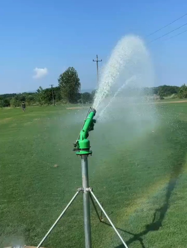 大面积喷灌喷水50喷枪效果