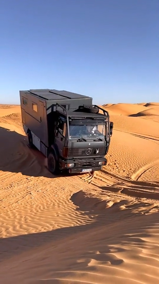 奔驰轻卡4x4越野房车