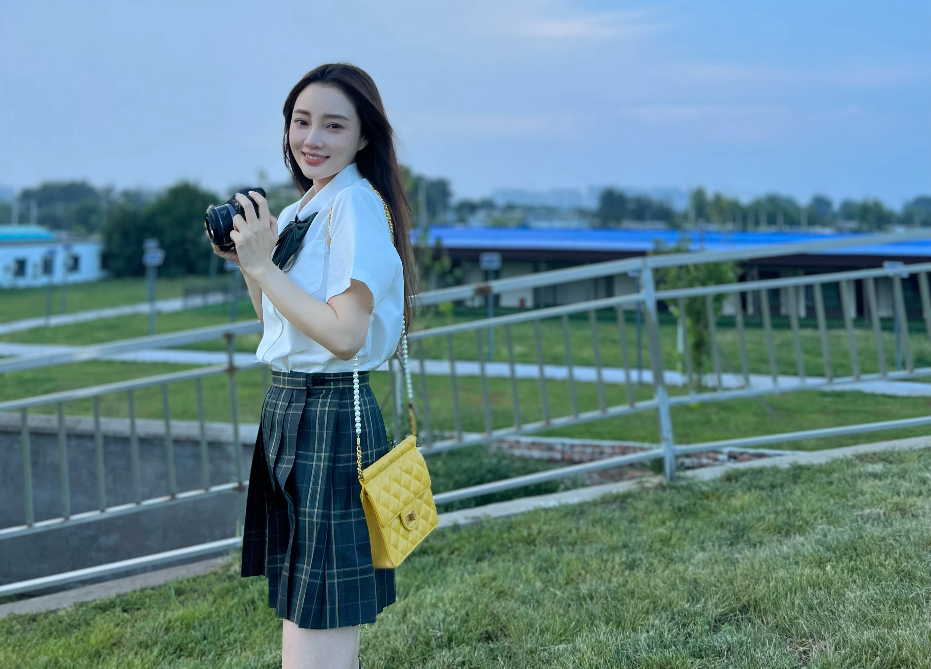 做网红组女团,看到41岁李小璐的现状,突然就理解了她为什么出轨