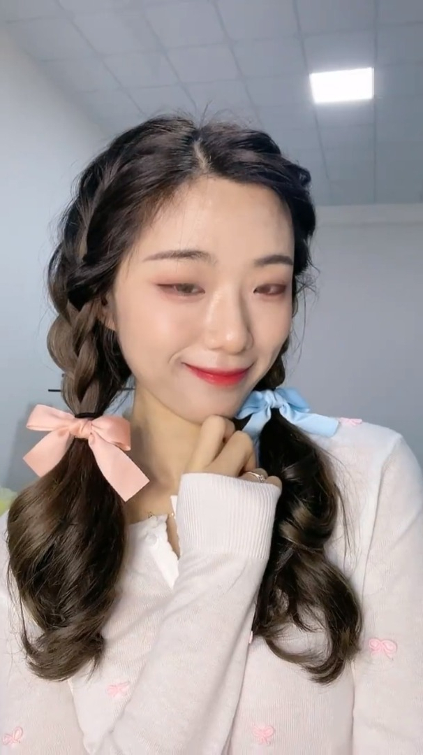 蝴蝶结发型图解(蝴蝶结发型怎么编视频)