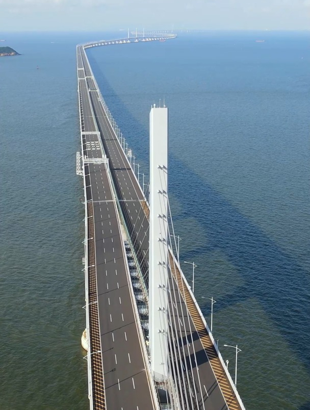 港珠澳大桥全长55千米项目总投资额1269亿元厉害了我的国