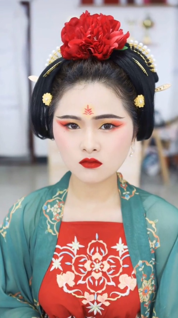 唐装汉服被打入冷宫的贵妃娘娘妆容