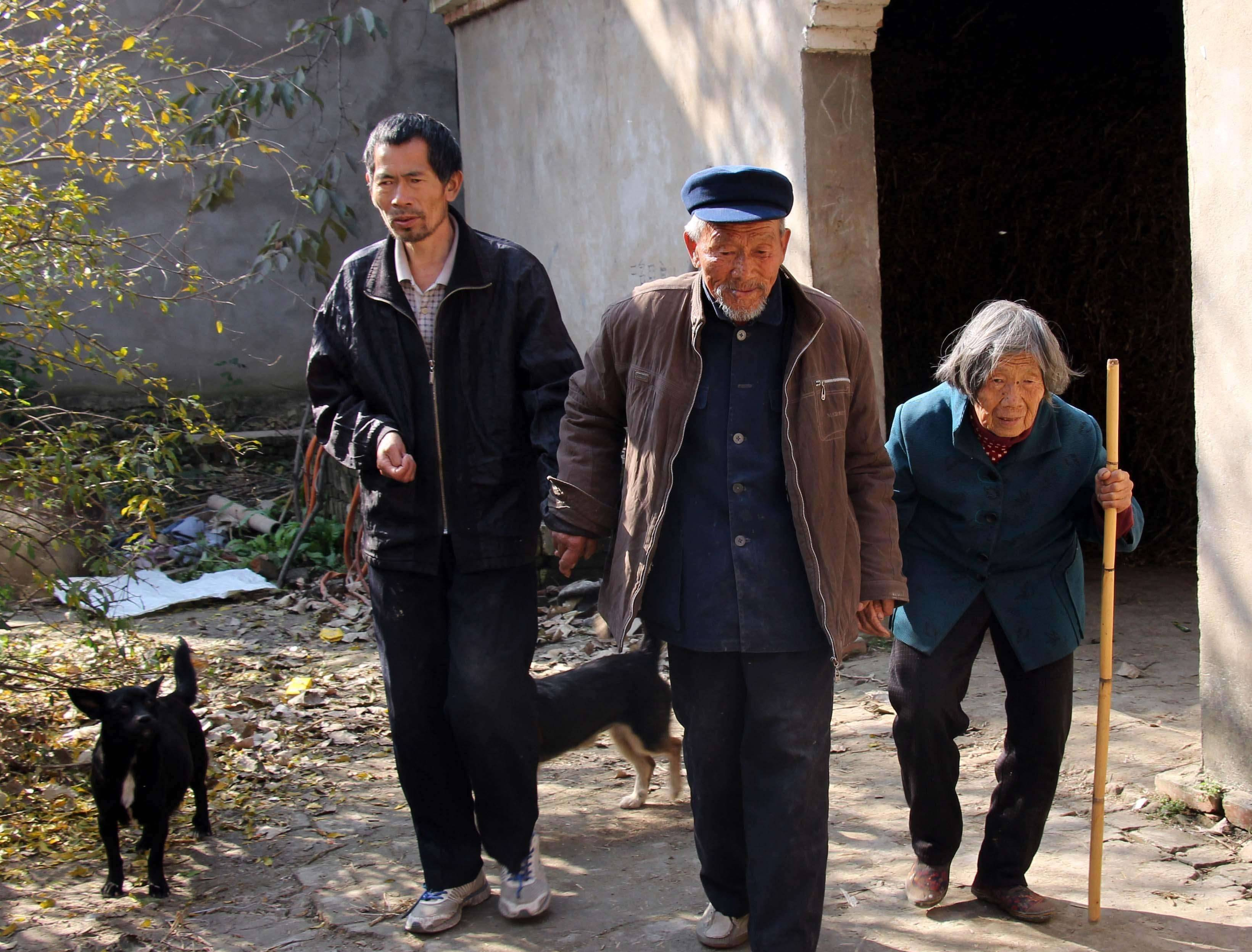 3月农村养老金调整,60岁一次性补齐5万,每月能领1200元?划算吗