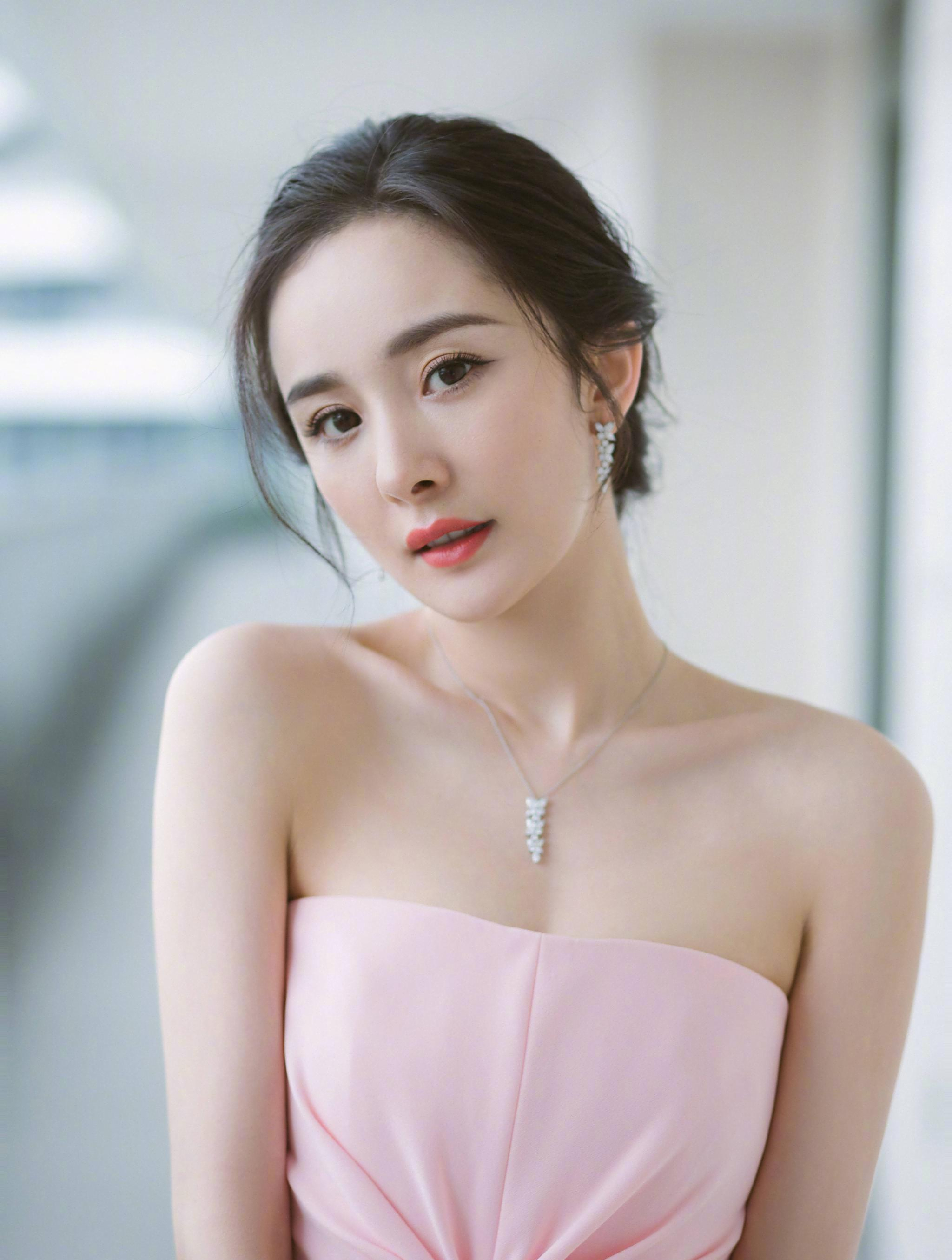 杨幂曾经有多爱刘恺威?就算婚戒不合尺寸,也认为是嫁给了爱情-度小视