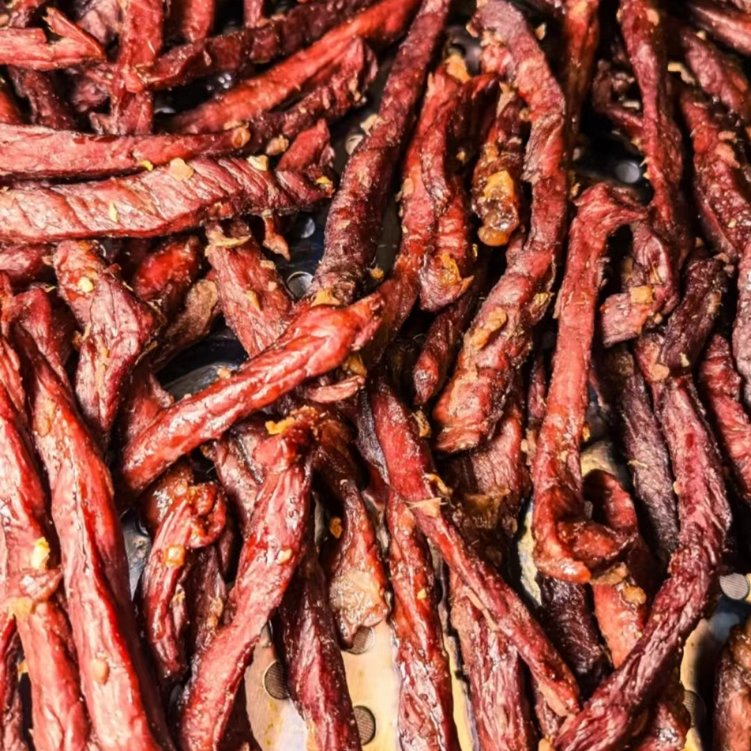 重庆女子高温天晒牛肉干,网友担心会发臭变质,看到成品惊了