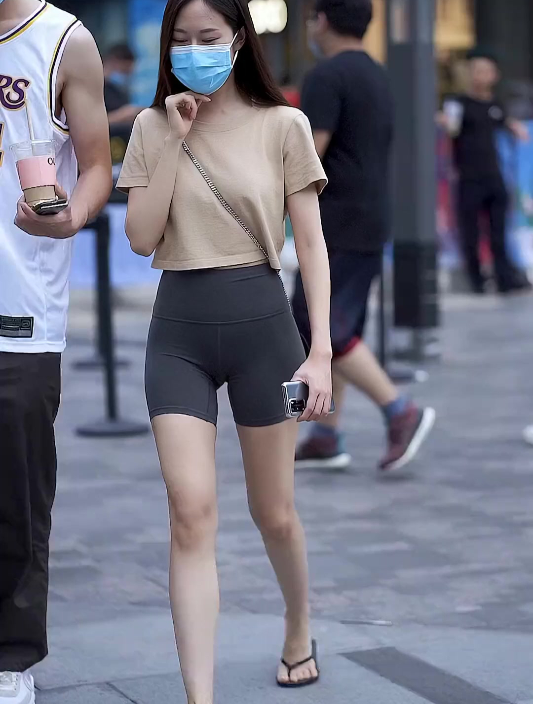 健身裤穿搭街拍小姐姐