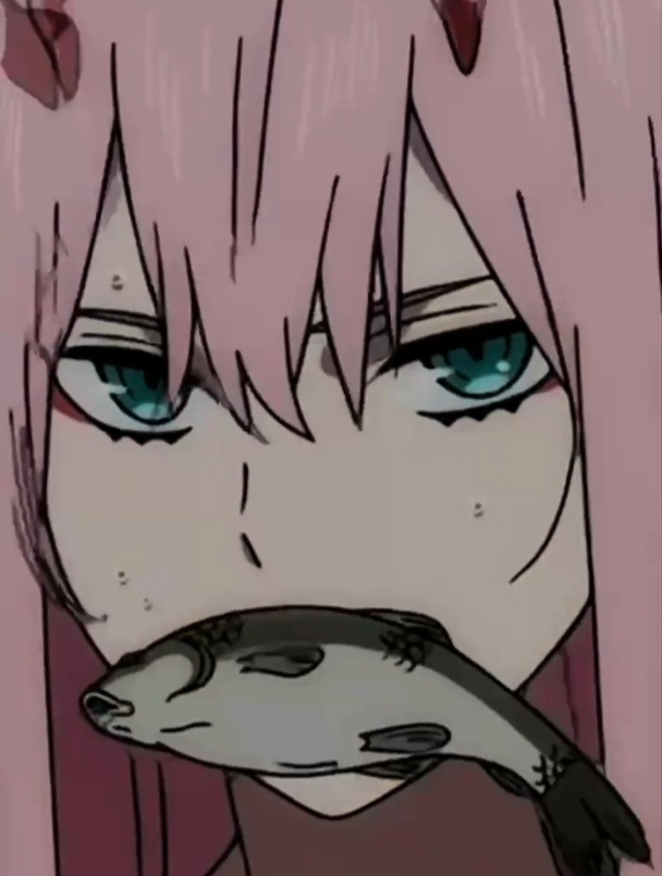 小姐姐叼着鱼的样子真美,怕不是个猫妖吧