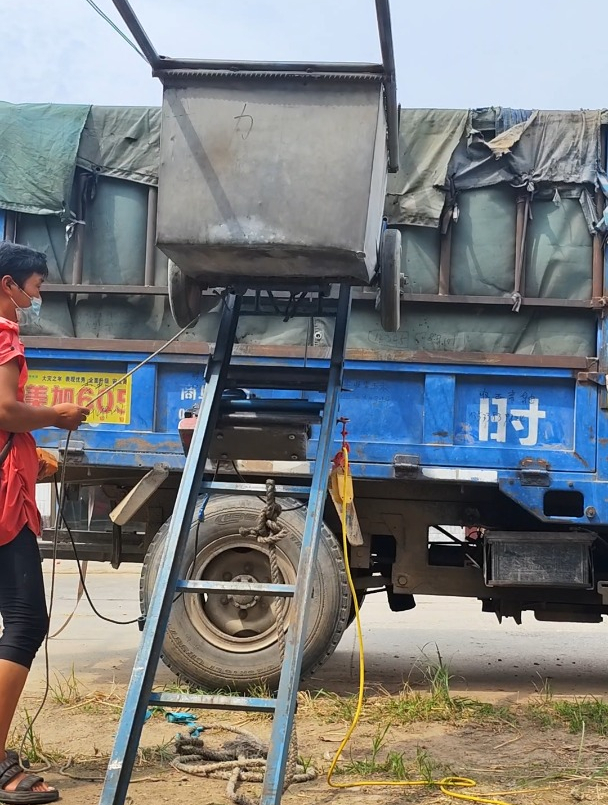斗车式粮食提升机下乡收粮食必备的神器