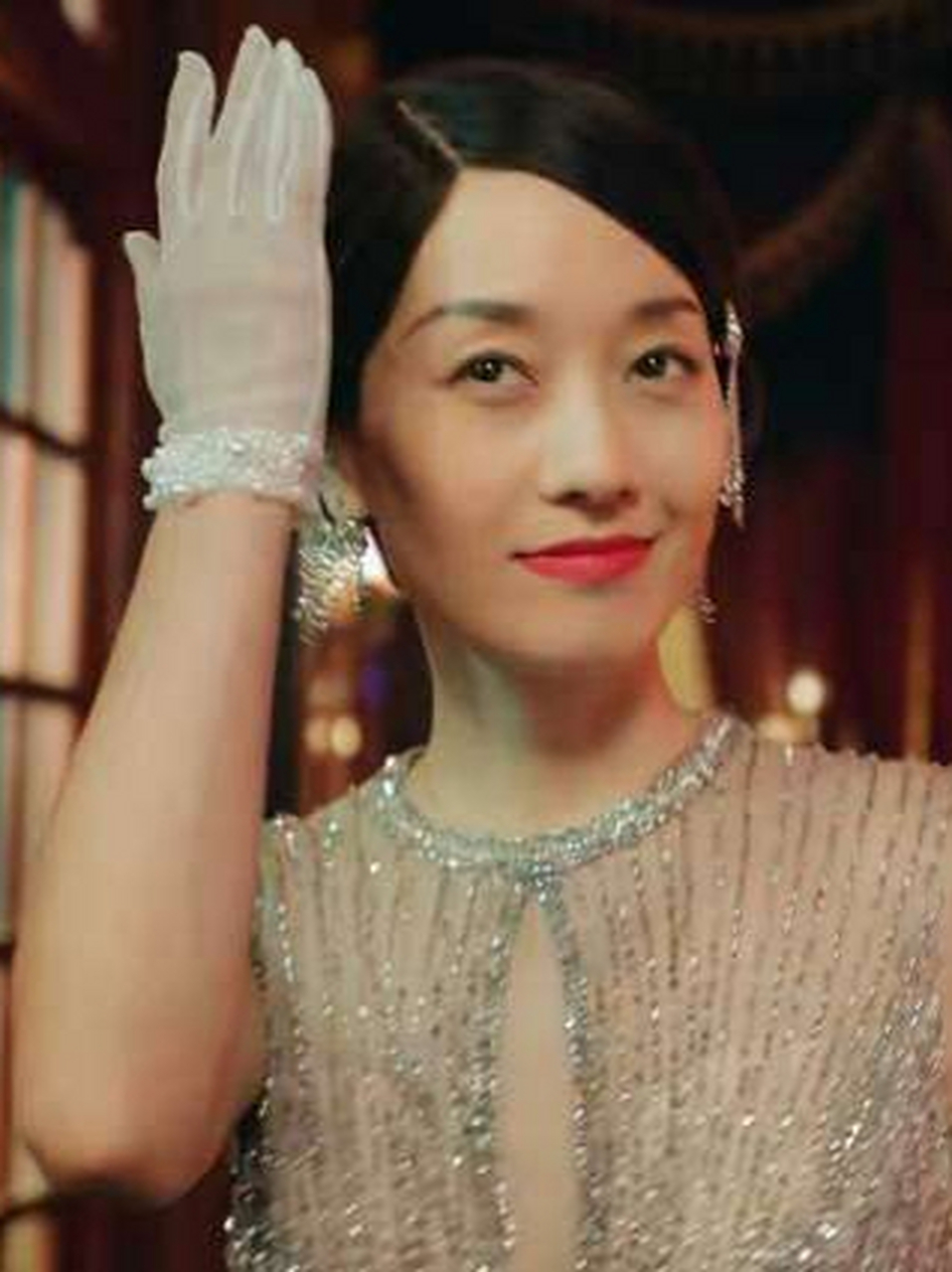 旗袍美探马伊琍:美丽与智慧的化身!