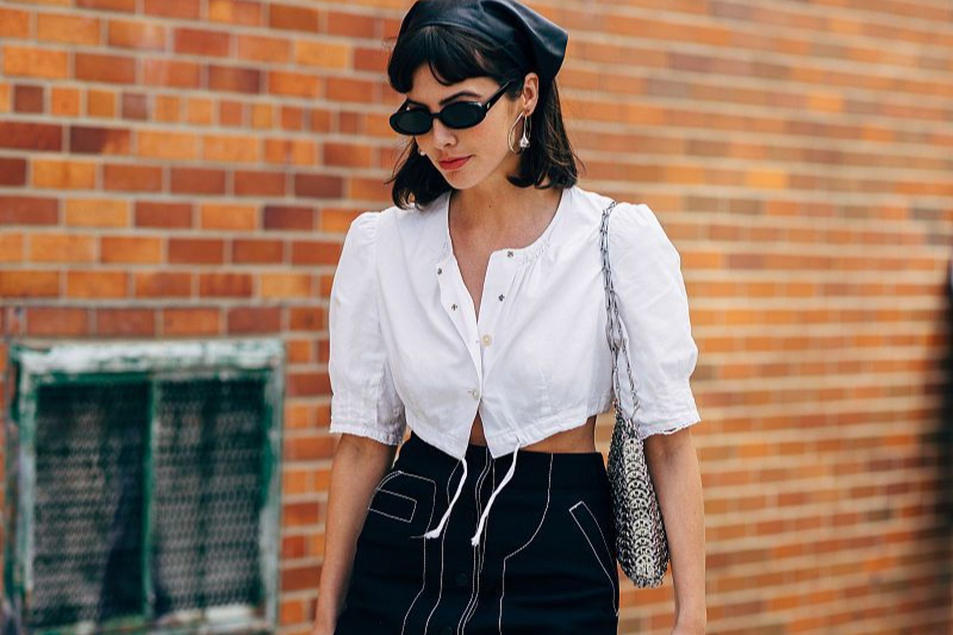 四六分身材要选择适合的穿搭来拉长腿部线条,遮盖下半身不足,突出腰部