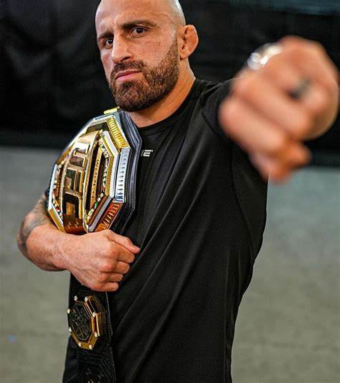 ufc选手亚历山大-沃尔卡诺夫斯基(alexander volkanovski)对于ufc