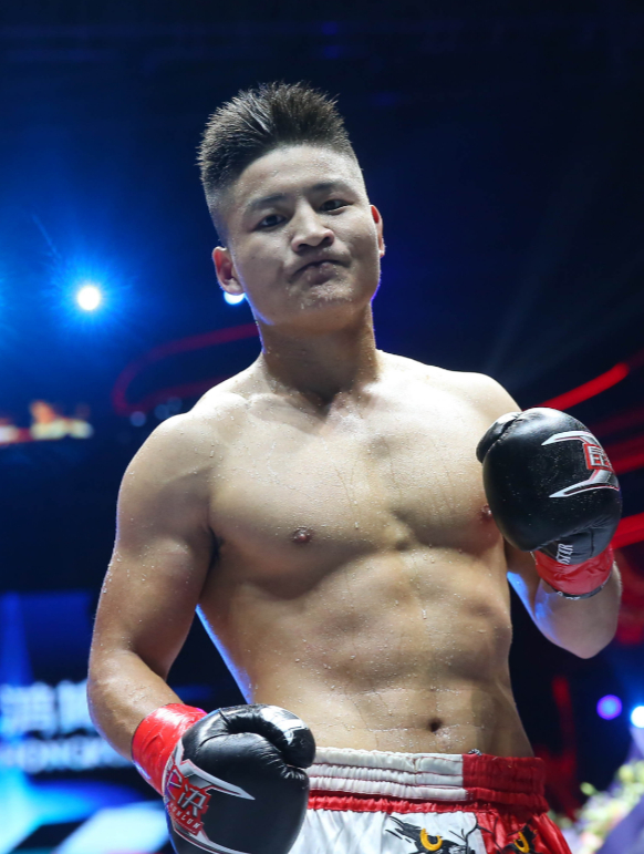 中国位宁辉复仇日本第一拳王,铁拳暴打他,对轰20拳大获全胜2-度小视