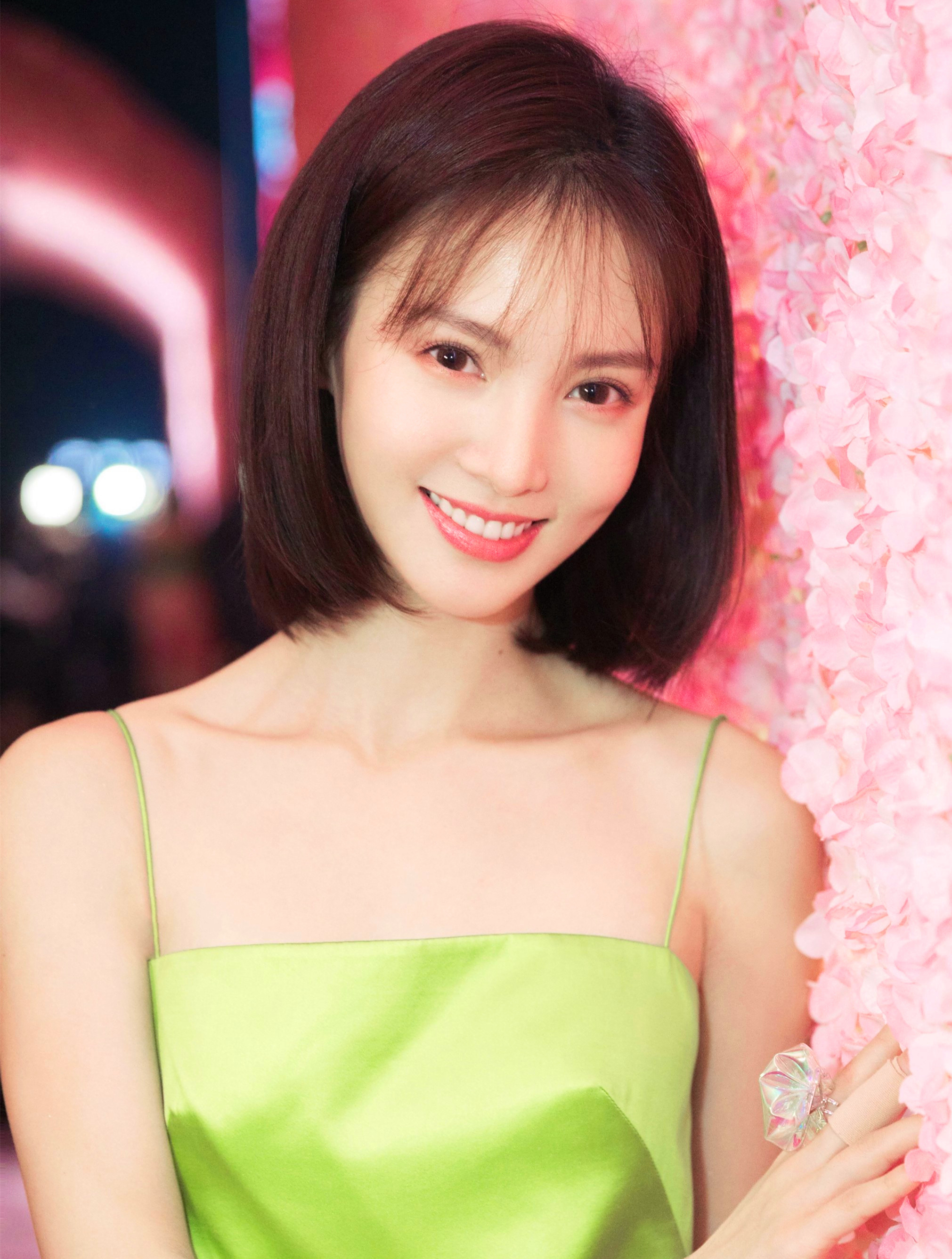 金晨的笑容总是那么迷人,那么灿烂,那么自信-度小视