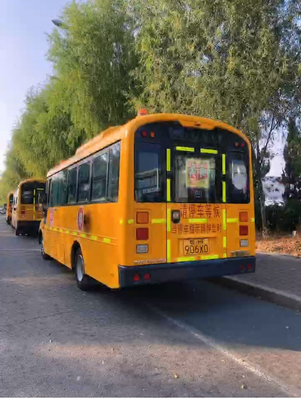 新到17年宇通37座幼儿园校车 原厂原漆-度小视